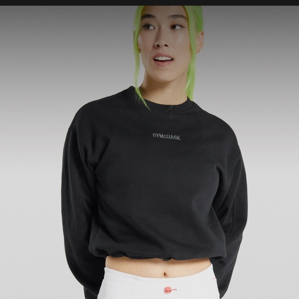 Gymshark pulse crop black sweater! Worn 2 times! Mom bod won’t let me show it of